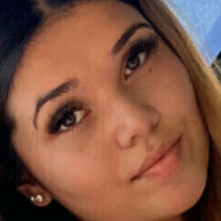 Тінаш Ессі Оголені