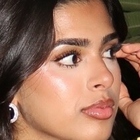 Врітіка Парекх Оголені