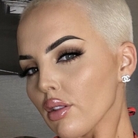 Йессбейбіґьорл Оголені