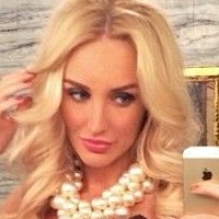 Івет Б'юкенан Оголені
